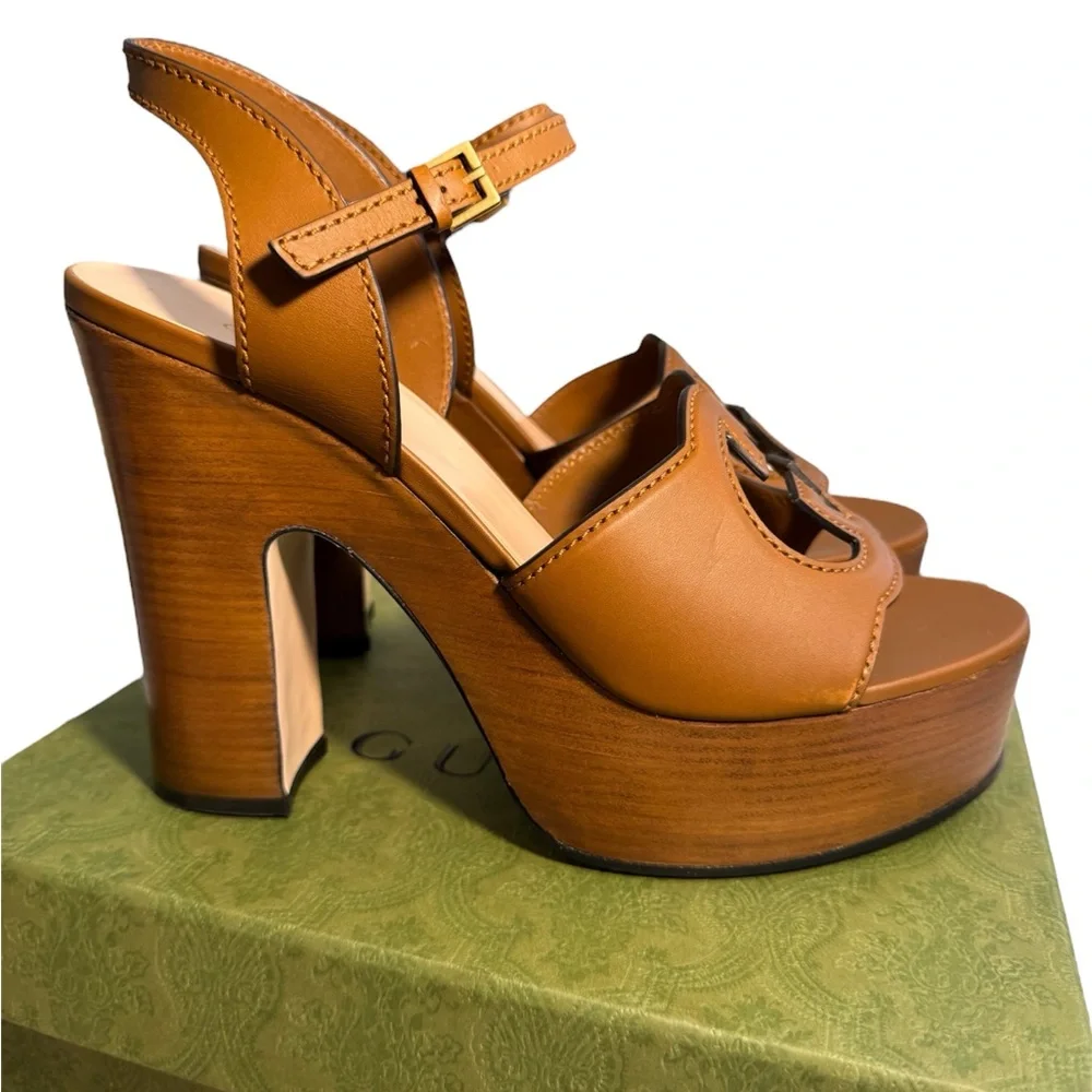 Gucci Interlocking G cutout leather platform sandals. wooden heel in brown. NIB